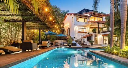 Luxury 6BR in Bucerias Golden Zone: Villa Moderna
