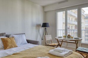 Bügeleisen/Bügelbrett, Reisekinderbett, WLAN, Bettwäsche