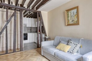 Living area - Typical & Charming flat near St Germain - Mid-term (Paris)