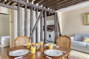 Dining - Typical & Charming flat near St Germain - Mid-term (Paris)