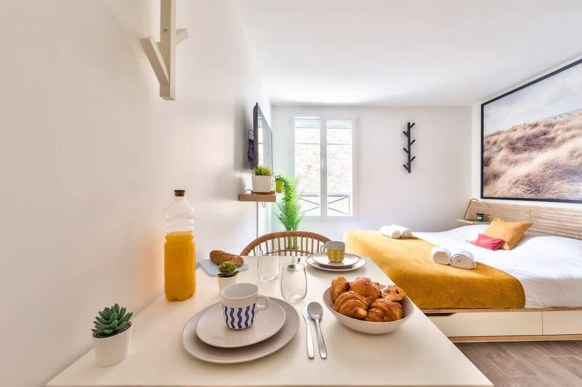 Desk, iron/ironing board, travel crib, WiFi