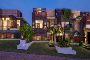 المنشأة من الخارج