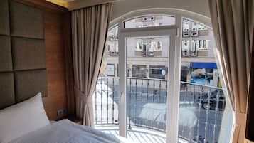 Phòng đôi Tiêu chuẩn, ban công | Bộ đồ giường cao cấp, minibar, két bảo mật tại phòng, bàn