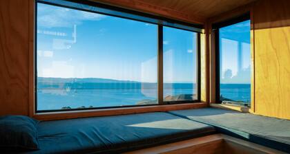 Black Barn Escape - Modern, Architectural, Sea Views, Spa Pool!