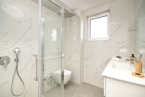 Shower, hair dryer, towels, soap - Villa Lavanda, panoramic view! (Kalathos)