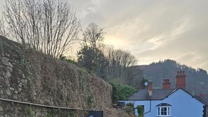 Property grounds - Llangollen Retreat with Stunning Views of the Castle (Llangollen)