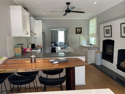 Clean and cosy 3 bedroom cottage located in the township of Taralga-Pet friendly