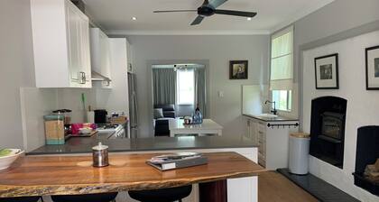 Clean and cosy 3 bedroom cottage located in the township of Taralga-Pet friendly