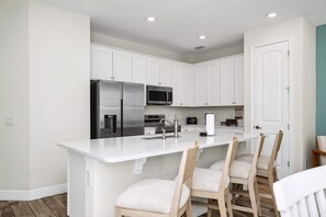 Kühlschrank, Ofen, Herdplatte, Geschirrspüler