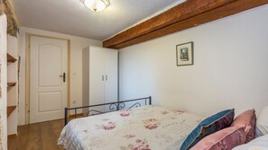 4 habitaciones, tabla de planchar con plancha y wifi gratis