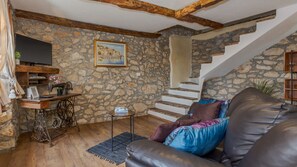 TV - Villa Hidden world with pool by Villas Guide (Sveti Anton)