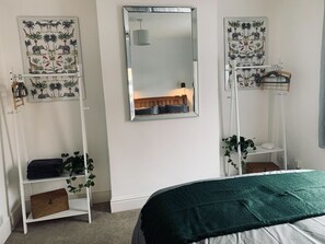 Bügeleisen/Bügelbrett, kostenloses WLAN, Bettwäsche