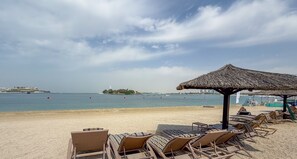 Playa privada y playa de arena blanca 