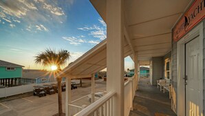 A covered outdoor area with a sign reading "Yacht & Yacht Club."