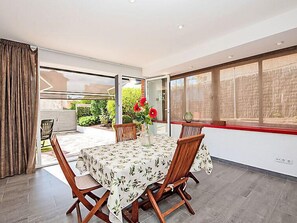 Casa, 4 habitaciones, Terraza | Restaurantes