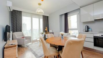 Appart'hôtel Familial, 2 chambres, balcon, vue ville | 2 chambres, bureau, fer et planche à repasser, Wi-Fi gratuit