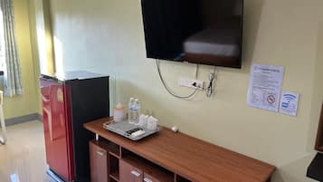 Deluxe Twin Room | Desk, free WiFi, bed sheets