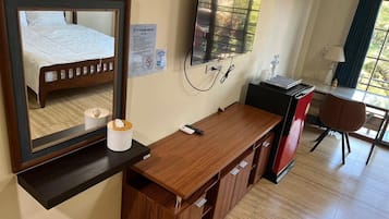 Deluxe Double Room | Desk, free WiFi, bed sheets