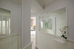 Superior-Doppelzimmer | Zimmersafe, Schreibtisch, Verdunkelungsvorhänge, schallisolierte Zimmer