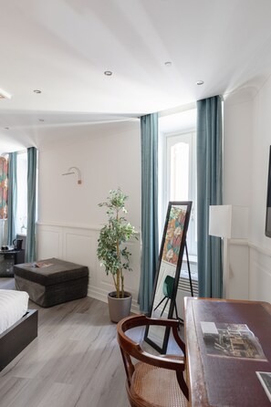 Deluxe Room | In-room safe, desk, blackout curtains, soundproofing - Relais Roma Centro (Rome)