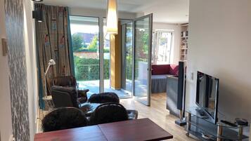 Televisie, boeken en een stereo