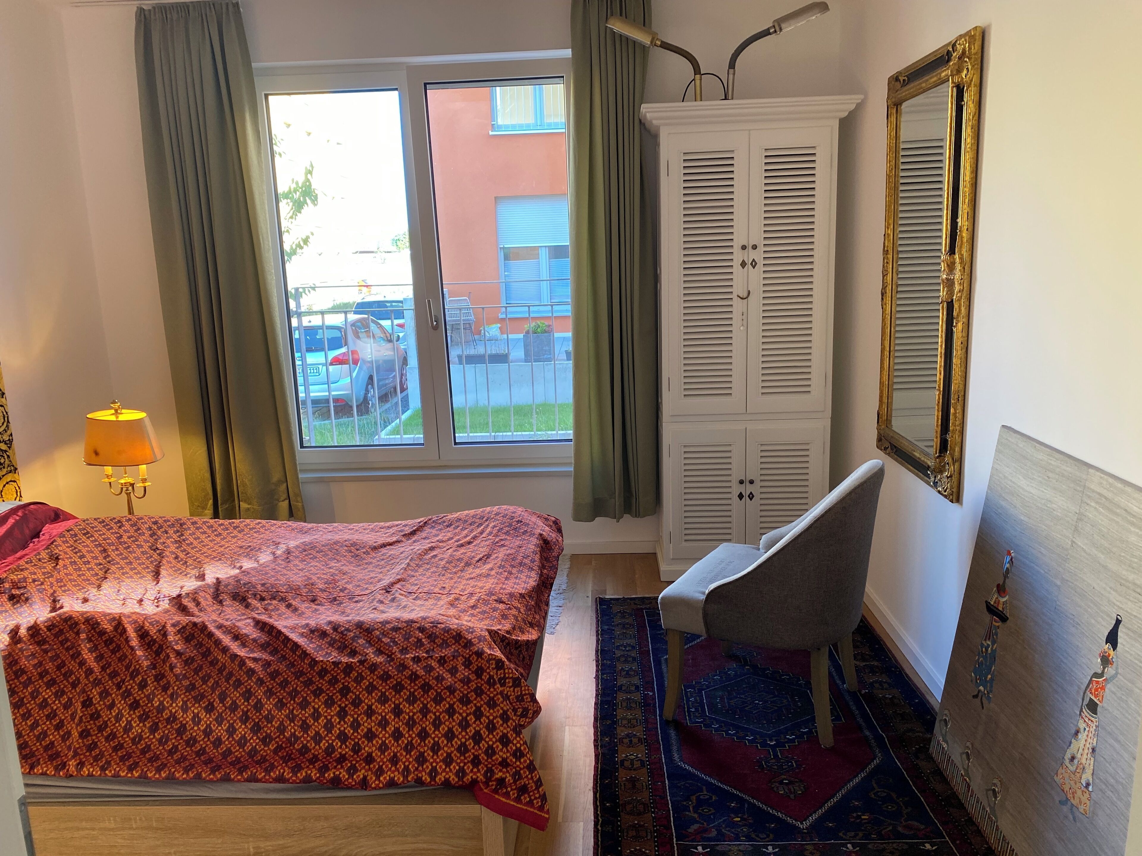 1 多间卧室、熨斗/熨衣板、床单