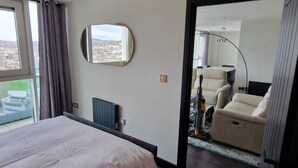 Unclassified image, 4 of 31, button - Central Nottingham 2 Bed, 2 Bathroom Apartment (Nottingham)