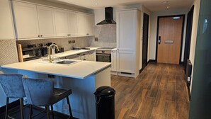 Unclassified image, 2 of 31, button - Central Nottingham 2 Bed, 2 Bathroom Apartment (Nottingham)