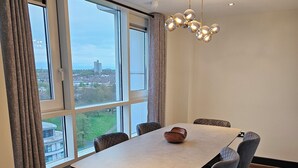 Unclassified image, 5 of 31, button - Central Nottingham 2 Bed, 2 Bathroom Apartment (Nottingham)