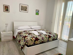 2 makuuhuonetta, silitysrauta/-lauta, vauvan matkasänky, ilmainen Wi-Fi