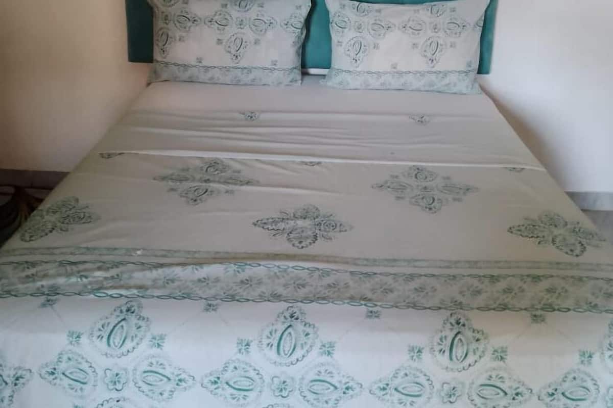 Comfort Double Room, Balcony, Garden View | In-room dining