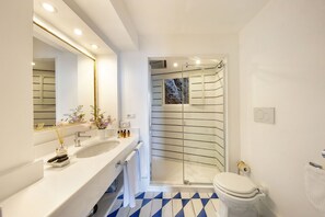 Dusche, Haartrockner, Bidet