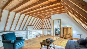 Télévision, cheminée, table de tennis de table