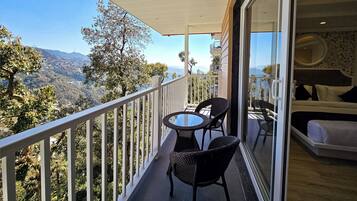 Deluxe Double Room, Balcony, Mountain View | Balcony