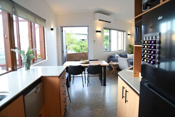 Fridge, microwave, oven, stovetop - Ellen Fremantle City Centre (Fremantle)