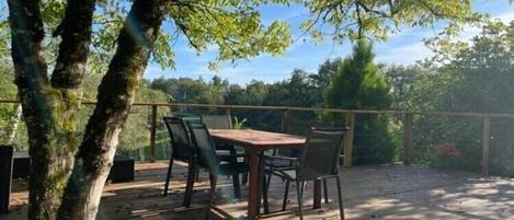 تناول الطعام بالخارج