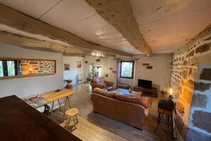 Smart TV - Cottage in Corrèze with Garden Views (LOUIGNAC)