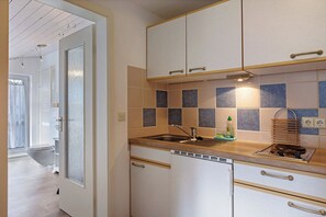 Stovetop, coffee/tea maker, electric kettle, toaster