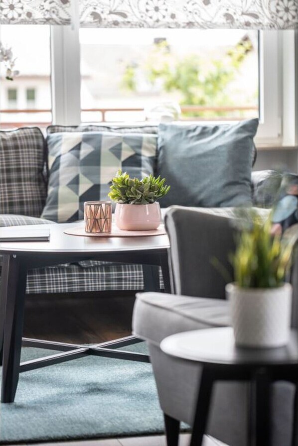 Interior - Apartment 'Zierapfel' with Balcony and Wi-Fi (Immenstaad am Bodensee)