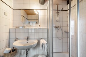 Bruser, hårtørrer, håndklæder
