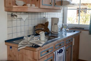Fridge, stovetop, coffee/tea maker, electric kettle