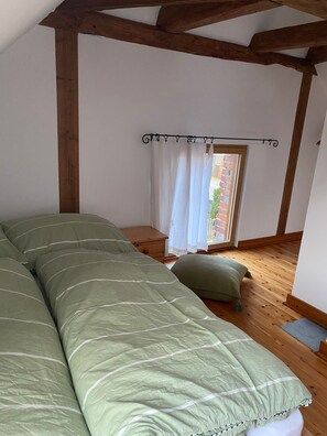 3 bedrooms, free WiFi, bed sheets