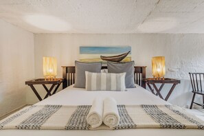 2 bedrooms, iron/ironing board, Internet, bed sheets - 2 BDR Forest Hideaway, Pool & Braai (Dolphin Coast)