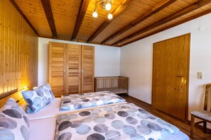 2 bedrooms, free WiFi, bed sheets