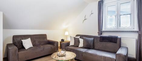 Fernseher, Tischtennisplatte