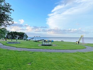 Children’s area - Apartment 'Ferienwohnung Ankerleicht' with Shared Terrace, Shared Garden and Wi-Fi (Steinbergkirche)