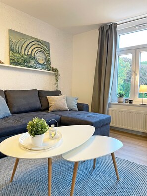 TV - Apartment 'Ferienwohnung Ankerleicht' with Shared Terrace, Shared Garden and Wi-Fi (Steinbergkirche)