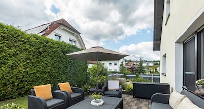 Ferienwohnung 'Sonnenblick Und Relax' mit privater Terrasse, Gemeinschaftsgarten und Wi-Fi