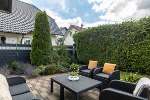 Terrace/patio - Holiday Apartment 'Sonnenblick Und Relax' with Private Terrace, Shared Garden and Wi-Fi (Sundern)