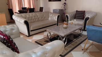 Suite presidencial, balcón | 1 habitación, escritorio y espacio para trabajar con laptop